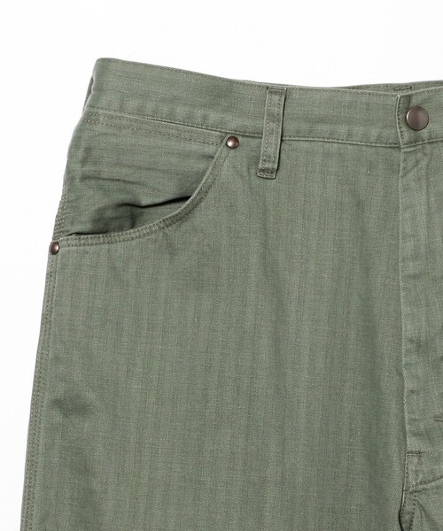 BEAMS PLUS（ビームスプラス）の「BEAMS PLUS / スーピマコットン ヘリンボーン ペインター パンツ（その他パンツ・メンズ・ブルー/カーキ/オリーブ/インディゴブルー・SMALL/MEDIUM/X-LARGE/LARGE）」の21枚目の写真