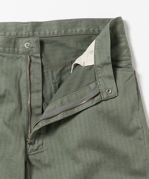 BEAMS PLUS（ビームスプラス）の「BEAMS PLUS / スーピマコットン ヘリンボーン ペインター パンツ（その他パンツ・メンズ・ブルー/カーキ/オリーブ/インディゴブルー・SMALL/MEDIUM/X-LARGE/LARGE）」の22枚目の写真