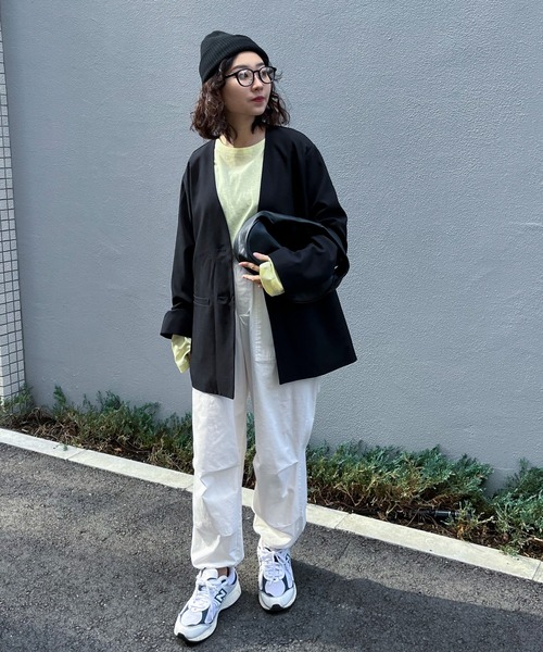 feepur(フェピュール)の「カラーレスシングルジャケット(ノーカラージャケット・レディース・アイボリー/グレー/ブラック・MEDIUM)」の4枚目の写真