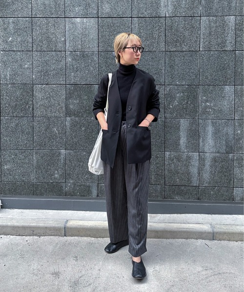 feepur(フェピュール)の「カラーレスシングルジャケット(ノーカラージャケット・レディース・アイボリー/グレー/ブラック・MEDIUM)」の13枚目の写真