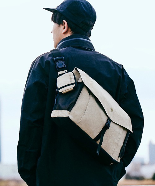 DESCENTE（デサント）の「メッセンジャーバッグ（メッセンジャーバッグ・メンズ・ブラック/ベージュ・FREE）」の16枚目の写真