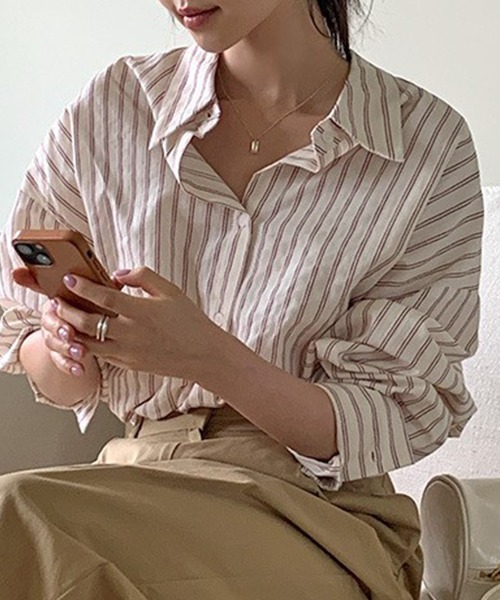DAY CLOSET(デイ クローゼット)の「レディース ストライプ柄オーバーサイズラウンドヘムシャツ(シャツ/ブラウス・レディース・レッド・ONE SIZE)」の3枚目の写真
