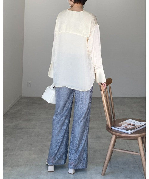 She's Closet(シーズクローゼット)の「セーラービッグカラー深Vネックロング丈ヴィンテージサテン長袖ブラウス(シャツ/ブラウス・レディース・グレイッシュベージュ/アイボリー/チャコール・FREE)」の17枚目の写真