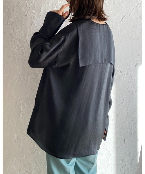 She's Closet(シーズクローゼット)の「セーラービッグカラー深Vネックロング丈ヴィンテージサテン長袖ブラウス(シャツ/ブラウス・レディース・グレイッシュベージュ/アイボリー/チャコール・FREE)」の5枚目の写真