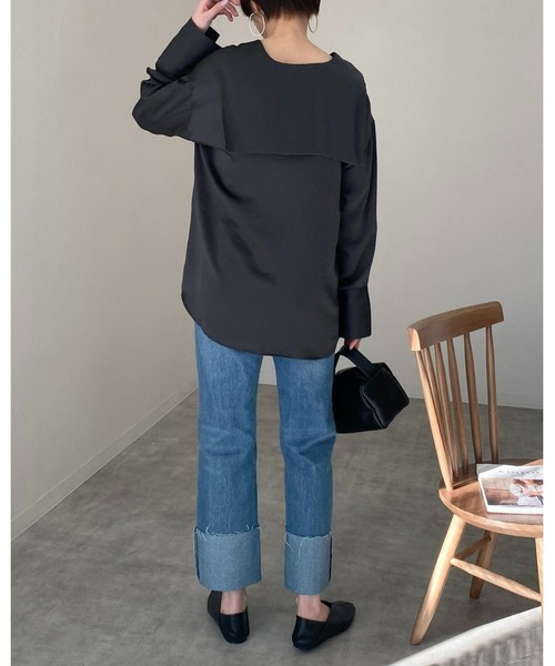 She's Closet(シーズクローゼット)の「セーラービッグカラー深Vネックロング丈ヴィンテージサテン長袖ブラウス(シャツ/ブラウス・レディース・グレイッシュベージュ/アイボリー/チャコール・FREE)」の7枚目の写真
