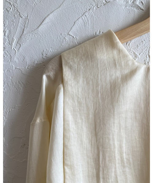 She's Closet(シーズクローゼット)の「セーラービッグカラー深Vネックロング丈ヴィンテージサテン長袖ブラウス(シャツ/ブラウス・レディース・グレイッシュベージュ/アイボリー/チャコール・FREE)」の15枚目の写真