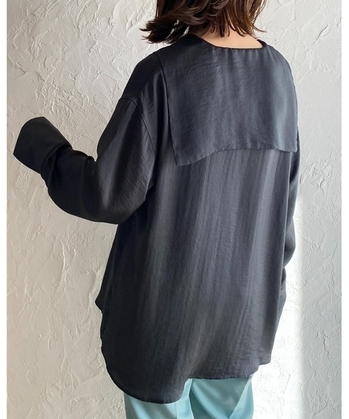 She's Closet(シーズクローゼット)の「セーラービッグカラー深Vネックロング丈ヴィンテージサテン長袖ブラウス(シャツ/ブラウス・レディース・グレイッシュベージュ/アイボリー/チャコール・FREE)」の22枚目の写真