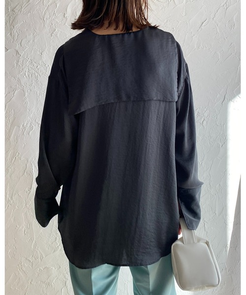 She's Closet(シーズクローゼット)の「セーラービッグカラー深Vネックロング丈ヴィンテージサテン長袖ブラウス(シャツ/ブラウス・レディース・グレイッシュベージュ/アイボリー/チャコール・FREE)」の16枚目の写真