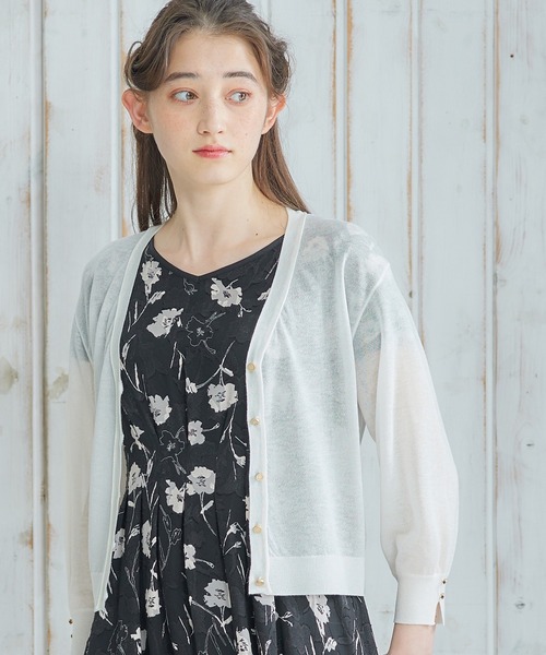 新品タグ付き✨カデュネ CADUNE シアー金ボタンVネックカーディガン 新品タグ付き✨カデュネ CADUNE シアー金ボタンVネック