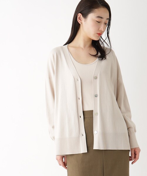 OPAQUE.CLIP（オペークドットクリップ）の「◆Vネックリラクシーニットカーディガン【洗える/イージケア/抗ピリング】（カーディガン/ボレロ・レディース・ライトグレー/ブラック/ブルー/ホワイト系/ダークブラウン/ライトブルー・40/38/36）」の13枚目の写真