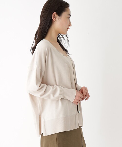 OPAQUE.CLIP（オペークドットクリップ）の「◆Vネックリラクシーニットカーディガン【洗える/イージケア/抗ピリング】（カーディガン/ボレロ・レディース・ライトグレー/ブラック/ブルー/ホワイト系/ダークブラウン/ライトブルー・40/38/36）」の14枚目の写真