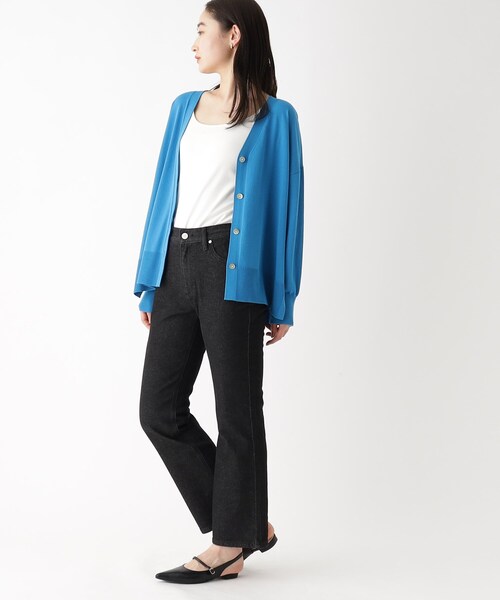 OPAQUE.CLIP（オペークドットクリップ）の「◆Vネックリラクシーニットカーディガン【洗える/イージケア/抗ピリング】（カーディガン/ボレロ・レディース・ライトグレー/ブラック/ブルー/ホワイト系/ダークブラウン/ライトブルー・40/38/36）」の19枚目の写真