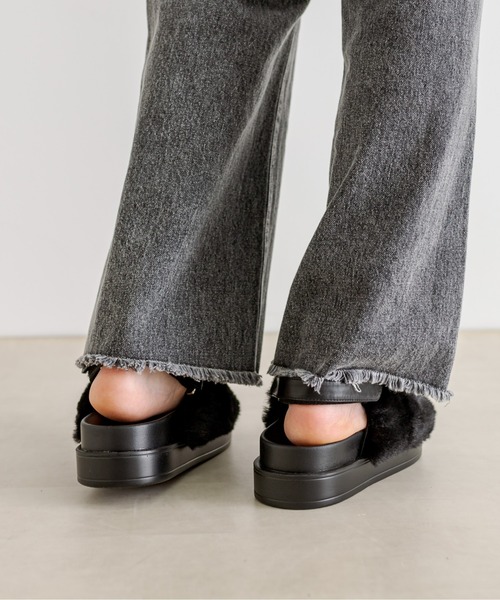 OLIVE des OLIVE（オリーブデオリーブ）の「ファーサンダル　1032130050（サンダル・レディース・ブラック/アイボリー・MEDIUM/LARGE）」の6枚目の写真