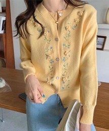deux amour（ドゥーザムール）の「花刺繍クルーネックニットカーデ（Tシャツ/カットソー）」