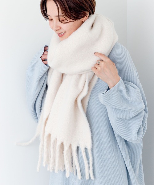 LEPSIM（レプシィム）の「フトフリンジ無地ストール　969878（ストール/ショール・レディース・ライトブルー/アイボリー/オレンジ/ベージュ・ONE SIZE）」の2枚目の写真