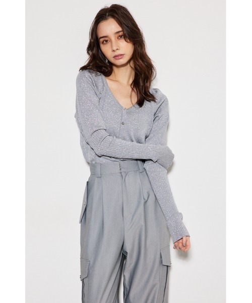 rienda（リエンダ）の「ディープタックショルダーVネックニットトップス（ニット/セーター・レディース・グリーン/ブラック/シルバー/グレイッシュベージュ/ベージュ・FREE）」の5枚目の写真