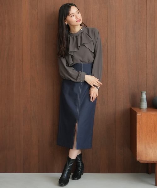 TRUDEA（トルディア）の「アシメラッフルブラウス（シャツ/ブラウス・レディース・グレイッシュベージュ/ブラウン/ホワイト/ダークブルー・MEDIUM/LARGE）」の21枚目の写真