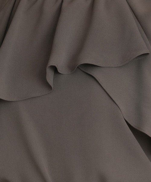 TRUDEA（トルディア）の「アシメラッフルブラウス（シャツ/ブラウス・レディース・グレイッシュベージュ/ブラウン/ホワイト/ダークブルー・MEDIUM/LARGE）」の9枚目の写真