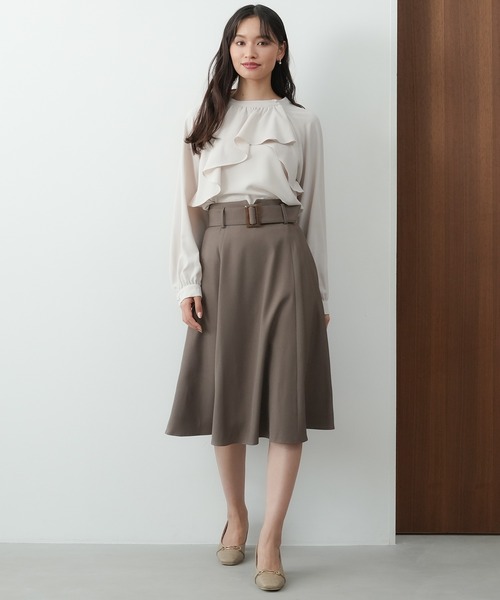 TRUDEA（トルディア）の「アシメラッフルブラウス（シャツ/ブラウス・レディース・グレイッシュベージュ/ブラウン/ホワイト/ダークブルー・MEDIUM/LARGE）」の14枚目の写真