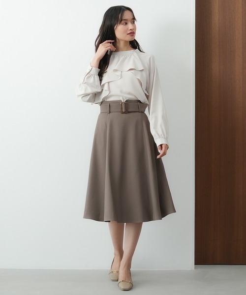 TRUDEA（トルディア）の「アシメラッフルブラウス（シャツ/ブラウス・レディース・グレイッシュベージュ/ブラウン/ホワイト/ダークブルー・MEDIUM/LARGE）」の16枚目の写真