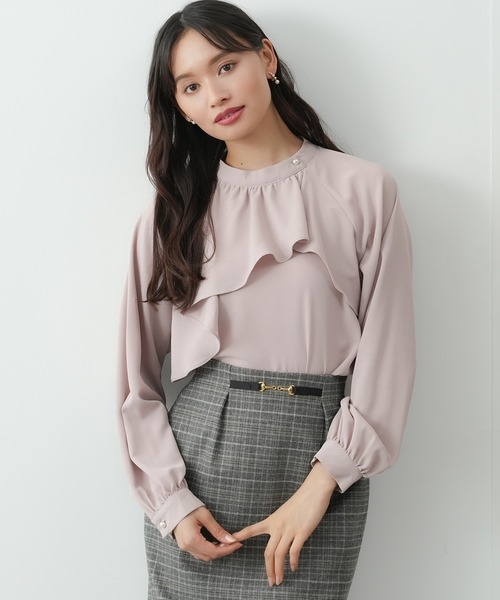 TRUDEA（トルディア）の「アシメラッフルブラウス（シャツ/ブラウス・レディース・グレイッシュベージュ/ブラウン/ホワイト/ダークブルー・MEDIUM/LARGE）」の22枚目の写真