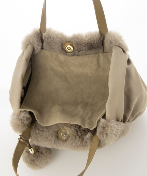 cache cache(カシュ カシュ)の「カシュカシュ cachecache / ポンポン付きエコファーラウンド型トートバッグ(トートバッグ・レディース・グレー/ベージュ系その他/ブラック/ライトグレー・FREE)」の20枚目の写真