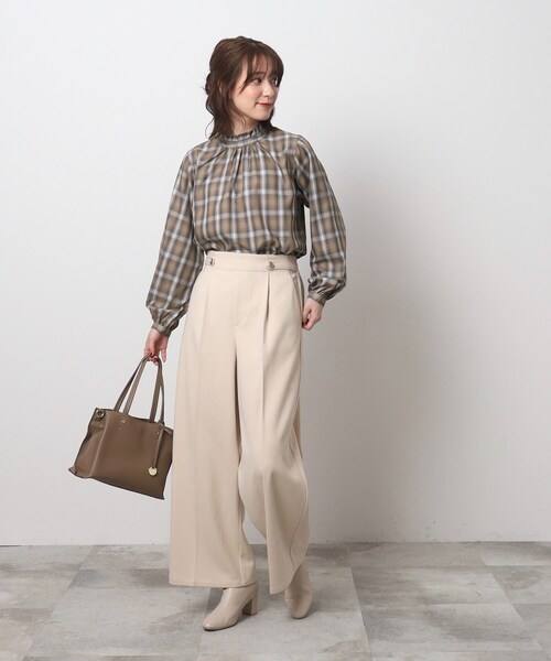 SHOO・LA・RUE（シューラルー）の「◆華奢見え フリルハイネック チェックブラウス（シャツ/ブラウス・レディース・ブラウン系2/ブルー系6・04/03/02）」の3枚目の写真