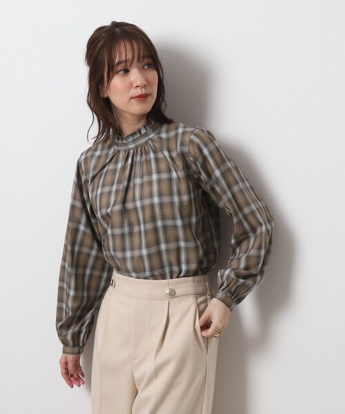 SHOO・LA・RUE（シューラルー）の「◆華奢見え フリルハイネック チェックブラウス（シャツ/ブラウス・レディース・ブラウン系2/ブルー系6・04/03/02）」の4枚目の写真