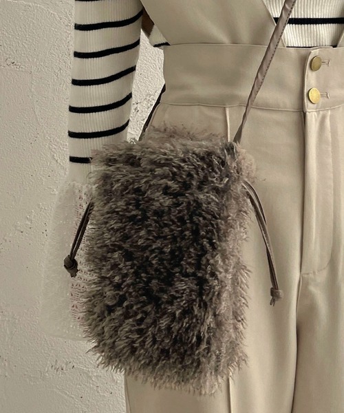 apres jour clair(アプレジュールクレア)の「【apres jour clair×ARIAZ】2wayフェイクファーバッグ(ショルダーバッグ・レディース・ライトグレー/アイボリー/チャコールグレー・FREE)」の1枚目の写真