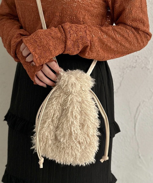 apres jour clair(アプレジュールクレア)の「【apres jour clair×ARIAZ】2wayフェイクファーバッグ(ショルダーバッグ・レディース・ライトグレー/アイボリー/チャコールグレー・FREE)」の3枚目の写真