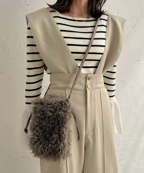 apres jour clair(アプレジュールクレア)の「【apres jour clair×ARIAZ】2wayフェイクファーバッグ(ショルダーバッグ・レディース・ライトグレー/アイボリー/チャコールグレー・FREE)」の9枚目の写真