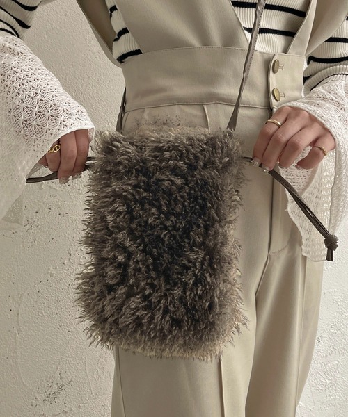 apres jour clair(アプレジュールクレア)の「【apres jour clair×ARIAZ】2wayフェイクファーバッグ(ショルダーバッグ・レディース・ライトグレー/アイボリー/チャコールグレー・FREE)」の10枚目の写真