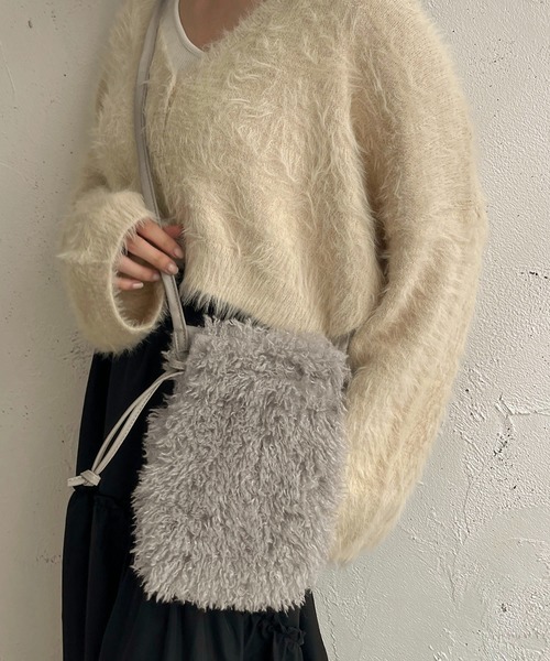 apres jour clair(アプレジュールクレア)の「【apres jour clair×ARIAZ】2wayフェイクファーバッグ(ショルダーバッグ・レディース・ライトグレー/アイボリー/チャコールグレー・FREE)」の12枚目の写真