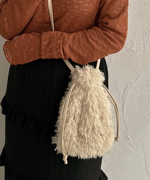 apres jour clair(アプレジュールクレア)の「【apres jour clair×ARIAZ】2wayフェイクファーバッグ(ショルダーバッグ・レディース・ライトグレー/アイボリー/チャコールグレー・FREE)」の5枚目の写真