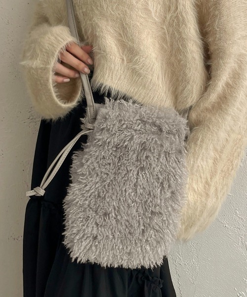 apres jour clair(アプレジュールクレア)の「【apres jour clair×ARIAZ】2wayフェイクファーバッグ(ショルダーバッグ・レディース・ライトグレー/アイボリー/チャコールグレー・FREE)」の8枚目の写真