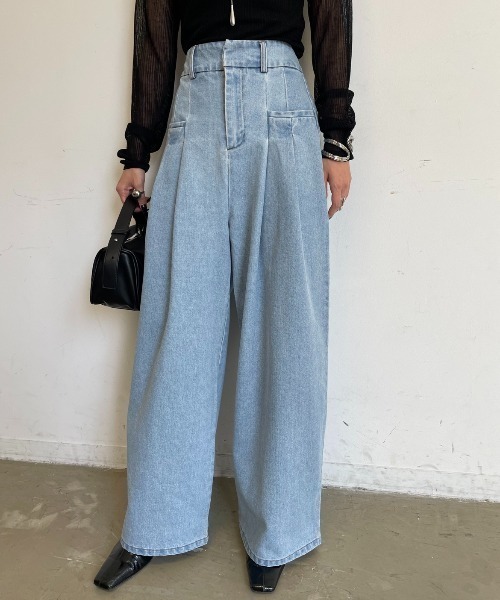 AIC.（エーアイシー）の「ポケット2タックデニムワイドパンツ（デニムパンツ・レディース・ライトブルー・FREE）」の3枚目の写真
