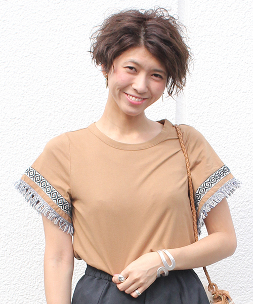 mystic（ミスティック）の「【mystic】袖ﾌﾚｱﾌﾘﾝｼﾞTｼｬﾂ（Tシャツ/カットソー・レディース・オフホワイト/ブラック/グレー/キャメル・FREE）」の4枚目の写真