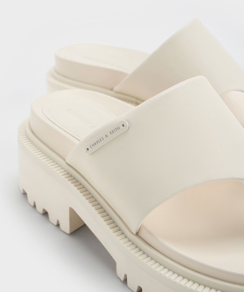 CHARLES & KEITH(チャールズ & キース)の「パッド リッジッドソールトングサンダル(サンダル・レディース・オフホワイト/ブラック/ライトピンク・22.5cm/23cm/23.5cm/24.5cm/25cm)」の11枚目の写真