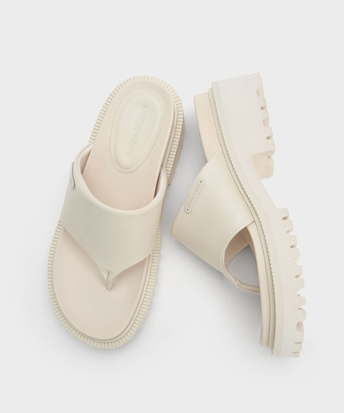 CHARLES & KEITH(チャールズ & キース)の「パッド リッジッドソールトングサンダル(サンダル・レディース・オフホワイト/ブラック/ライトピンク・22.5cm/23cm/23.5cm/24.5cm/25cm)」の12枚目の写真