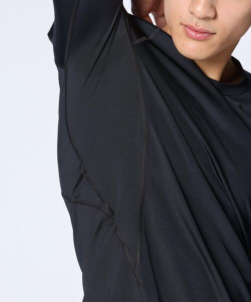 UNDER ARMOUR(アンダーアーマー)の「UAヒートギア フィッティド ノベルティ ロングスリーブ クルーネック シャツ(ゴルフ/メンズ)(Tシャツ/カットソー・メンズ・ブラック・XL/M/L/S/XXL)」の3枚目の写真