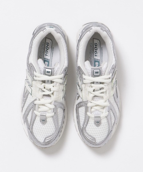NEW BALANCE（ニューバランス）の「NEW BALANCE　1906R（スニーカー・レディース・シルバー系その他・23.5/24.5/24）」の3枚目の写真