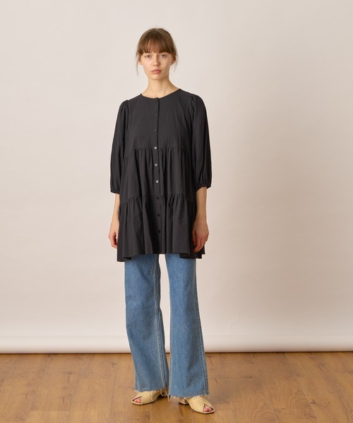 ALLUMER(アリュメール)の「スリークオーターバルーンスリーブティアードワンピース(ワンピース・レディース・ホワイト/ブラック・1)」の19枚目の写真