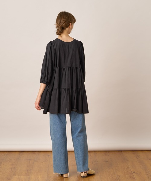 ALLUMER(アリュメール)の「スリークオーターバルーンスリーブティアードワンピース(ワンピース・レディース・ホワイト/ブラック・1)」の20枚目の写真