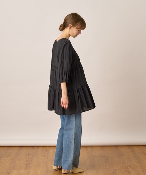 ALLUMER(アリュメール)の「スリークオーターバルーンスリーブティアードワンピース(ワンピース・レディース・ホワイト/ブラック・1)」の21枚目の写真