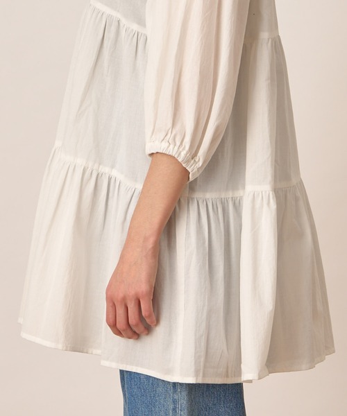 ALLUMER(アリュメール)の「スリークオーターバルーンスリーブティアードワンピース(ワンピース・レディース・ホワイト/ブラック・1)」の7枚目の写真