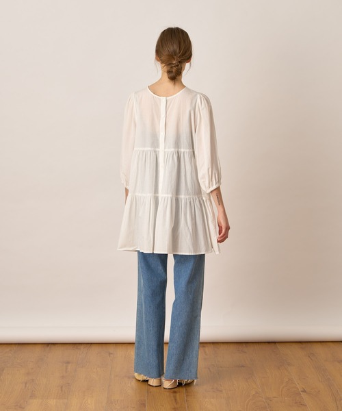 ALLUMER(アリュメール)の「スリークオーターバルーンスリーブティアードワンピース(ワンピース・レディース・ホワイト/ブラック・1)」の11枚目の写真