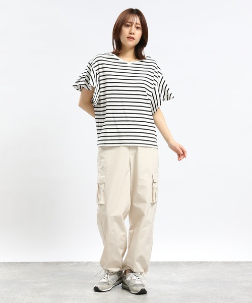 GLOBAL WORK Smile Seed Store（グローバルワーク スマイルシードストア）の「コットン袖2段フレアTシャツ/984094（Tシャツ/カットソー・レディース・サックスブルー/ライトベージュ/ブラック/ホワイト×ブラック/オフホワイト・X-LARGE/SMALL/MEDIUM/LARGE）」の19枚目の写真