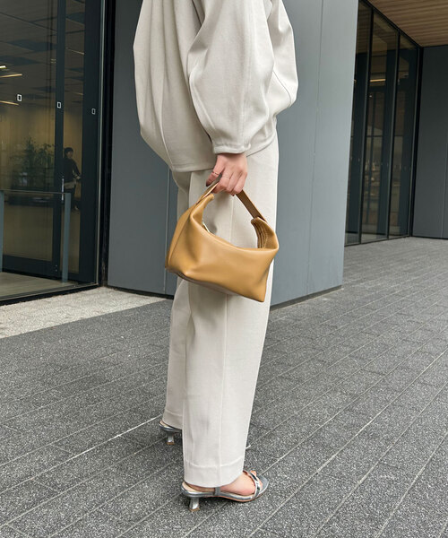 SLOBE IENA(スローブイエナ)の「《WEB/一部店舗限定》クレータークロスバックゴムセミストレートパンツ(スラックス・レディース・ブラック/グレー・38/36)」の17枚目の写真
