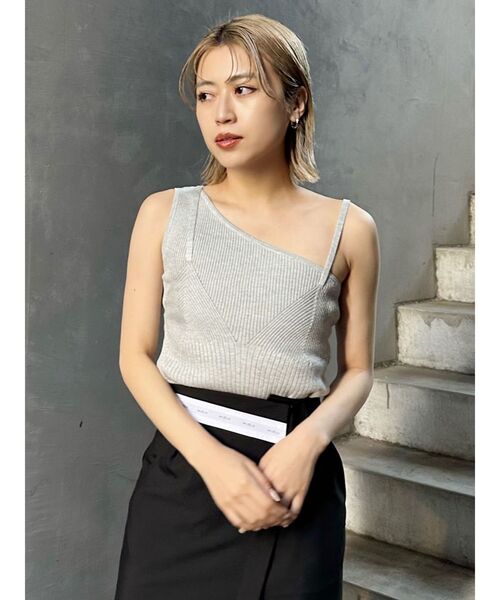 MURUA（ムルーア）の「アシメショルダーオープンニット（ニット/セーター・レディース・ネイビー/レッド/ブラック/グレー・FREE）」の5枚目の写真