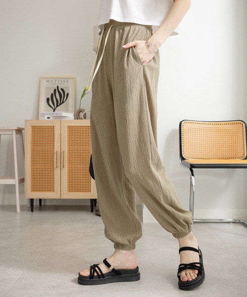 CHAN ME(チャンミ)の「ふくれジャガードジョガーパンツ(その他パンツ・レディース・ブラック/ベージュ/ブルー・MEDIUM/LARGE/X-LARGE)」の6枚目の写真